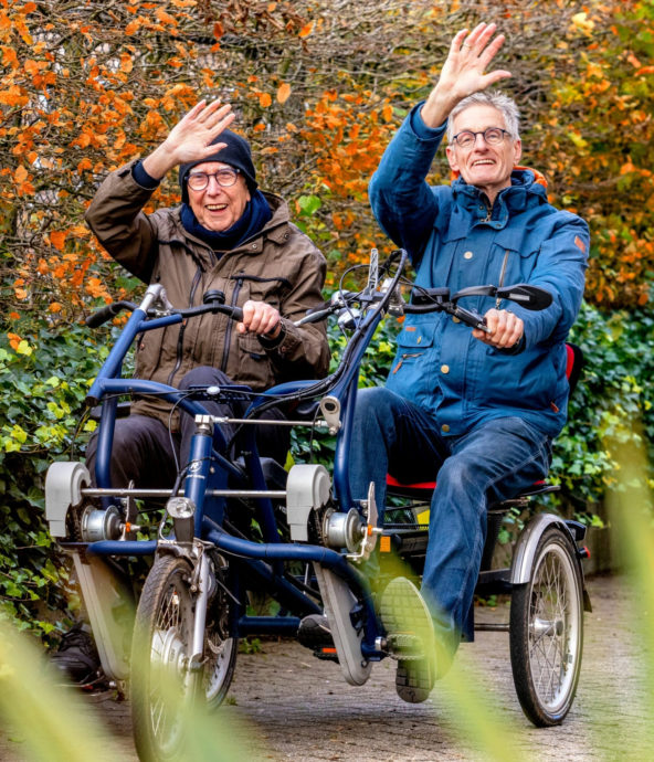 Vrienden van Estinea draagt bij aan de aanschaf van duofietsen
