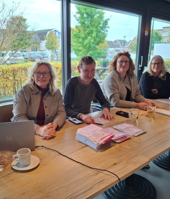 Tom bij stembureau 29 oktober 2025