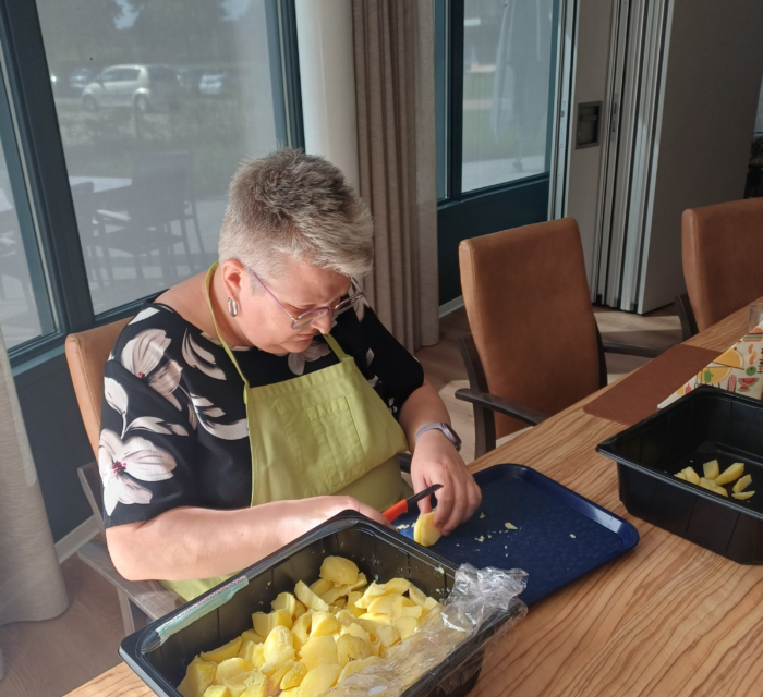 Wendy kookt tijdens haar prokkel