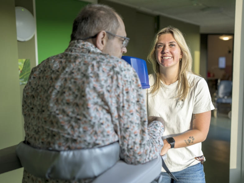 Selena Mintjes Groenloseweg met bewoner