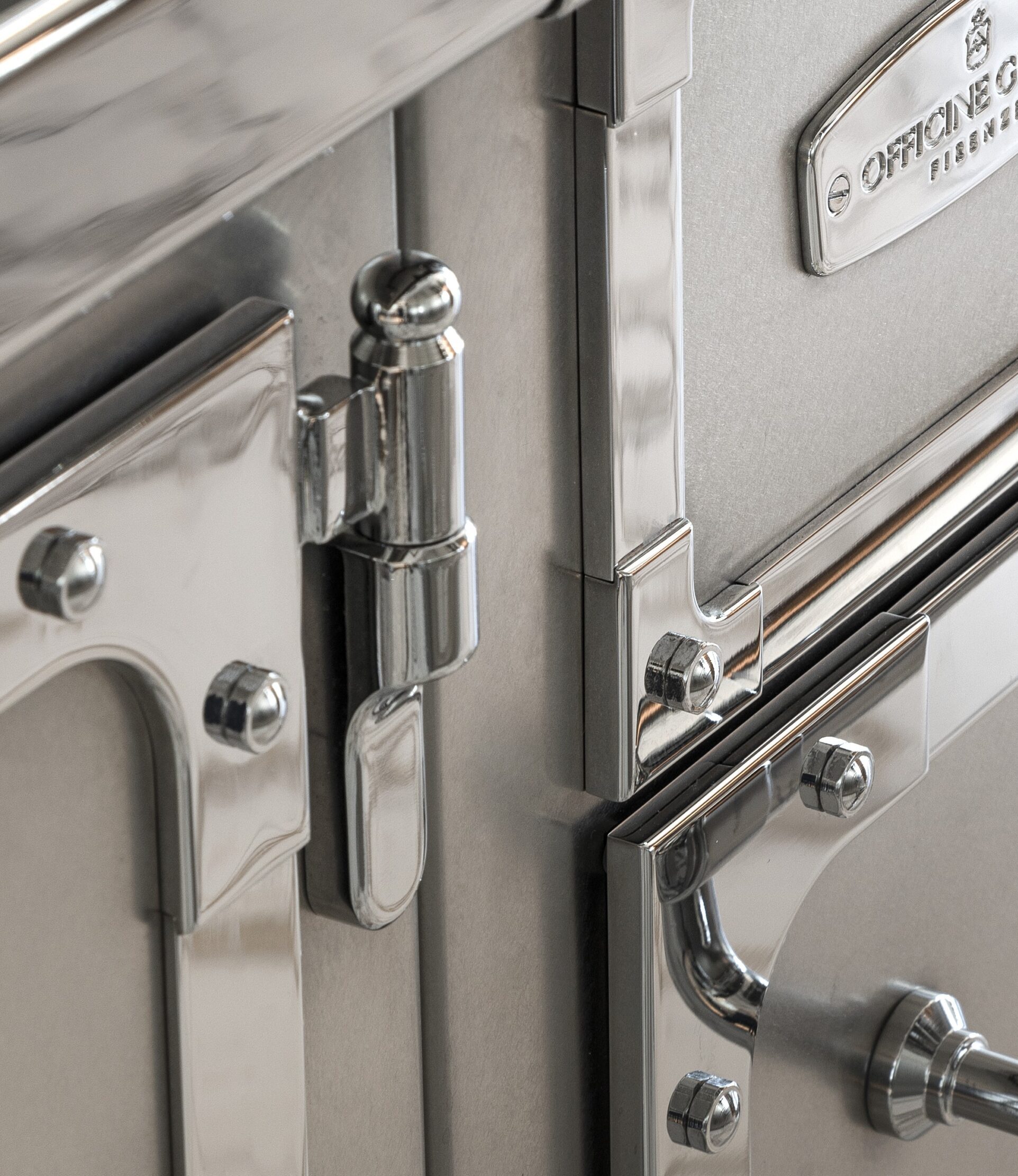 Cerniere esterne delle cucine in metallo Officine Gullo