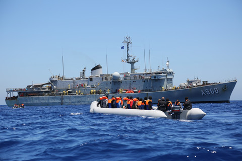 Frontex golpea par activista con proyecto de ley legal de € 24,000 1 Frontex golpea par activista con proyecto de ley legal de € 24,000 1