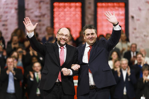 Germany's SPD crowns Schulz, breaks with French partners