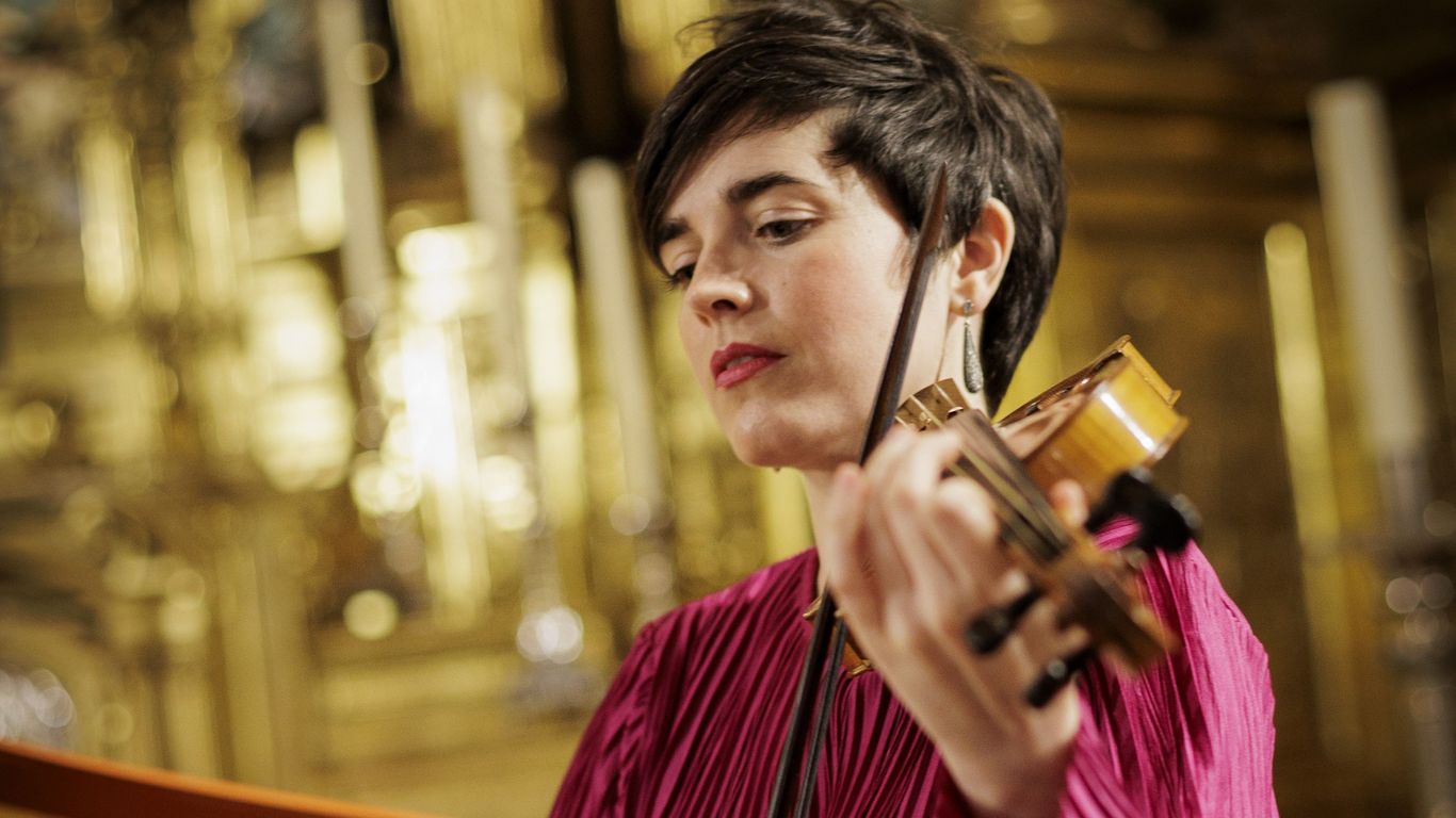Viulisti Marta Ramírez García-Mina soittaa.