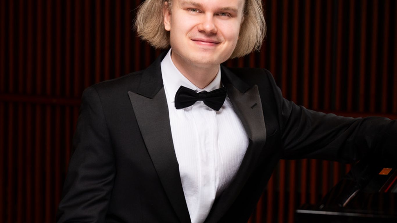 Pianisti Iiro Komulainen
