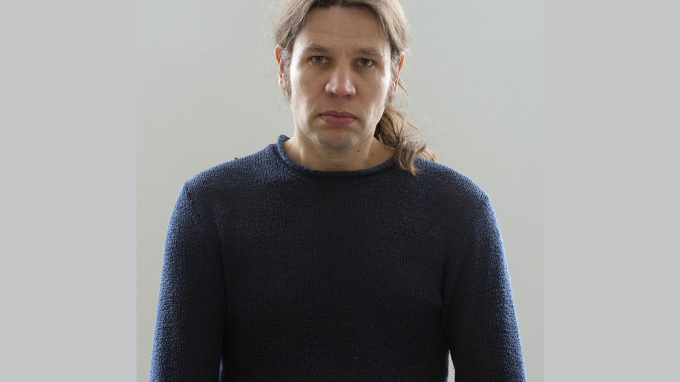 Kuvassa taiteilija Antti Laitinen