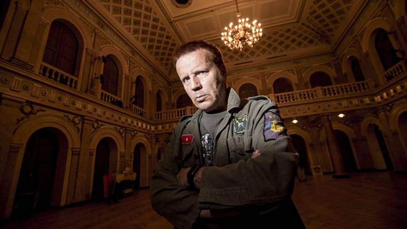 Tumppi Varonen terassilla