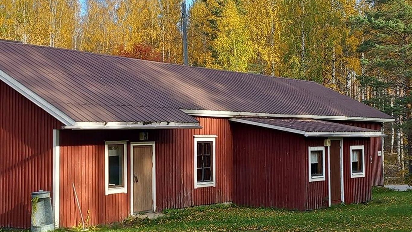 Uukuniemen nuorisoseuran kirpputori ja taidenäyttely