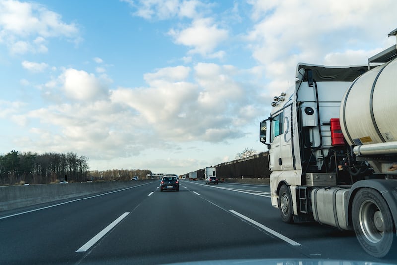 Autobahn_Mittelstreifen-w800px.jpg