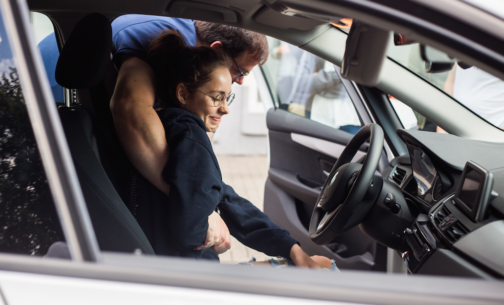 Erste-Hilfe-aus-auto-helfen.png