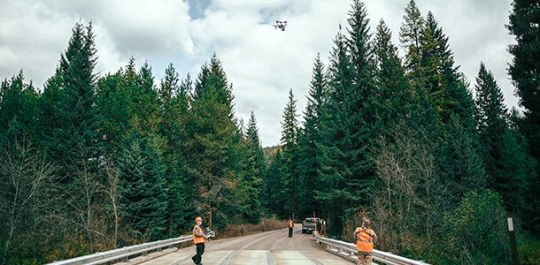 Schadeninspektion einer Brücke mit der Drohne