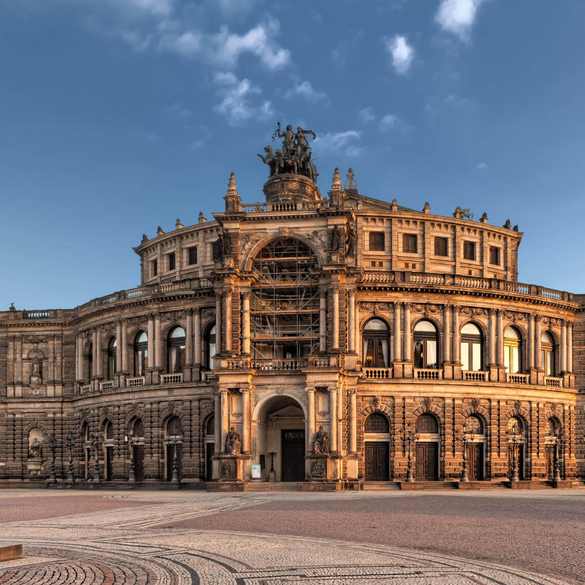 Entdecke Dresden und die Semperoper Besuche Dresden mit dem Fernbus