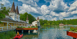 Visitez la ville thermale traditionnelle de Hévíz sur le lac Balaton Voyage pas cher en bus à Hévíz
