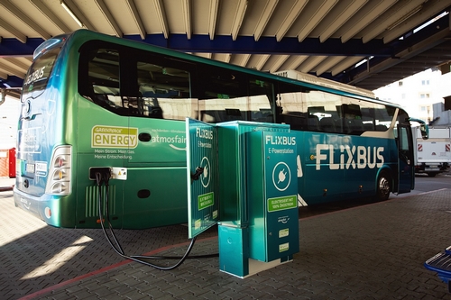 FlixBus uruchamia pierwszy w pełni elektryczny autobus dalekobieżny w Niemczech