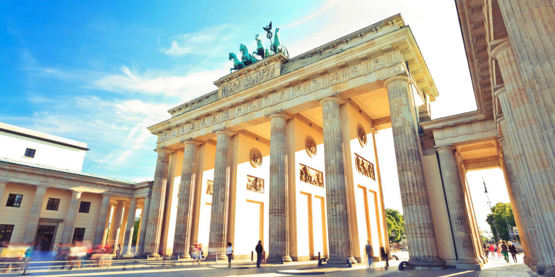 Günstig zu einer Shopping-Tour in die Haupstadt Shopping Trips nach Berlin mit dem Fernbus