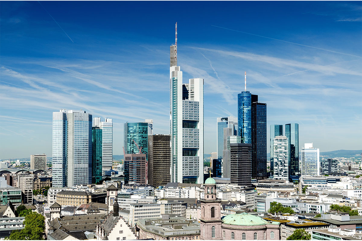 Podróżuj z FlixBus i poznaj miasto Frankfurt Drapacze chmur we Frankfurcie