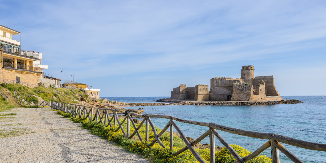 Scopri Crotone in pullman! Il Castello di Crotone