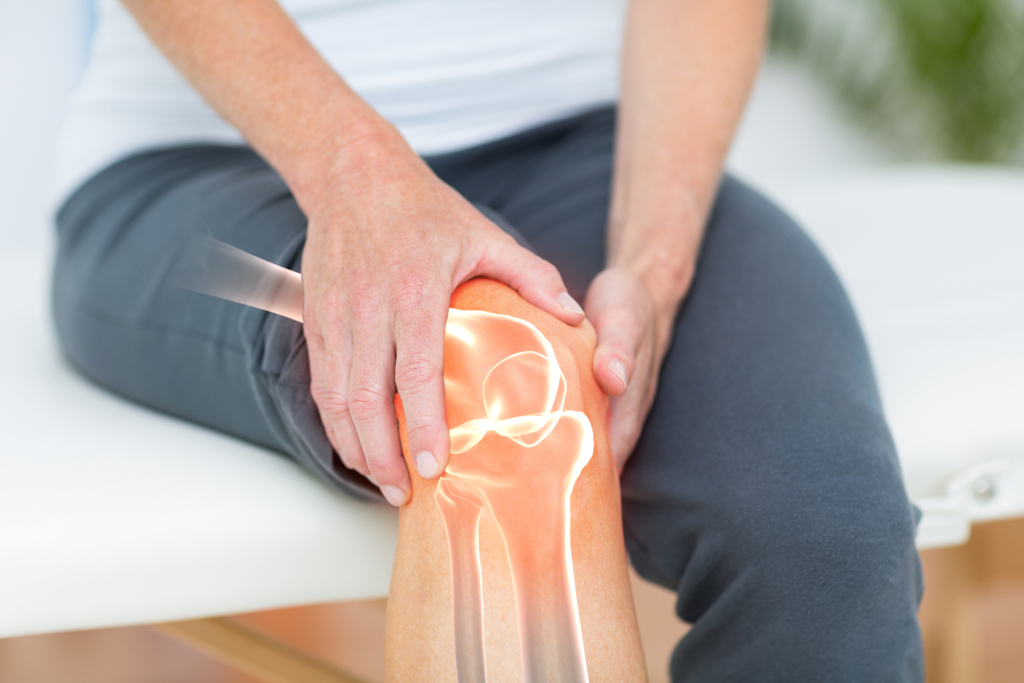 Frau mit schmerzendem Knie Frau mit schmerzendem Knie
