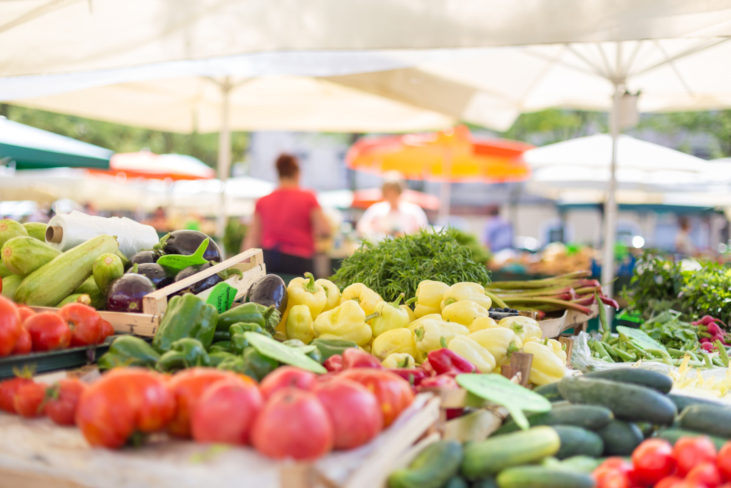 Marktstand mit frischem Gemüse Marktstand mit frischem Gemüse