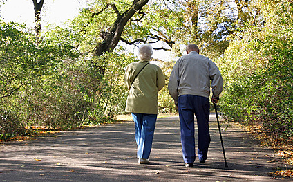 Mann am Stock, © Athomass - fotolia Mann am Stock, © Athomass - fotolia
