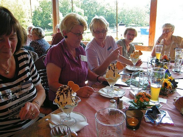 Mitglieder mit Eis Mitglieder mit Eis