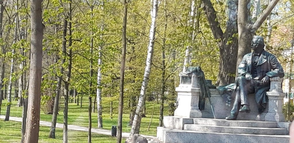 Fontane-Denkmal in Neuruppin_Rose56 Fontane-Denkmal in Neuruppin_Rose56