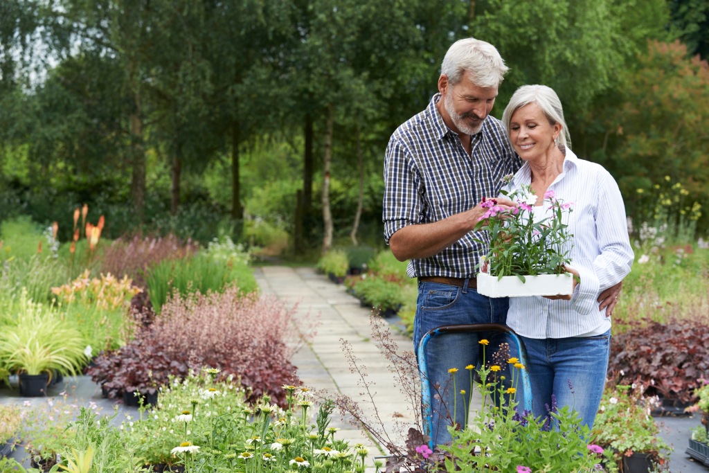 Mann und Frau im Garten Mann und Frau im Garten