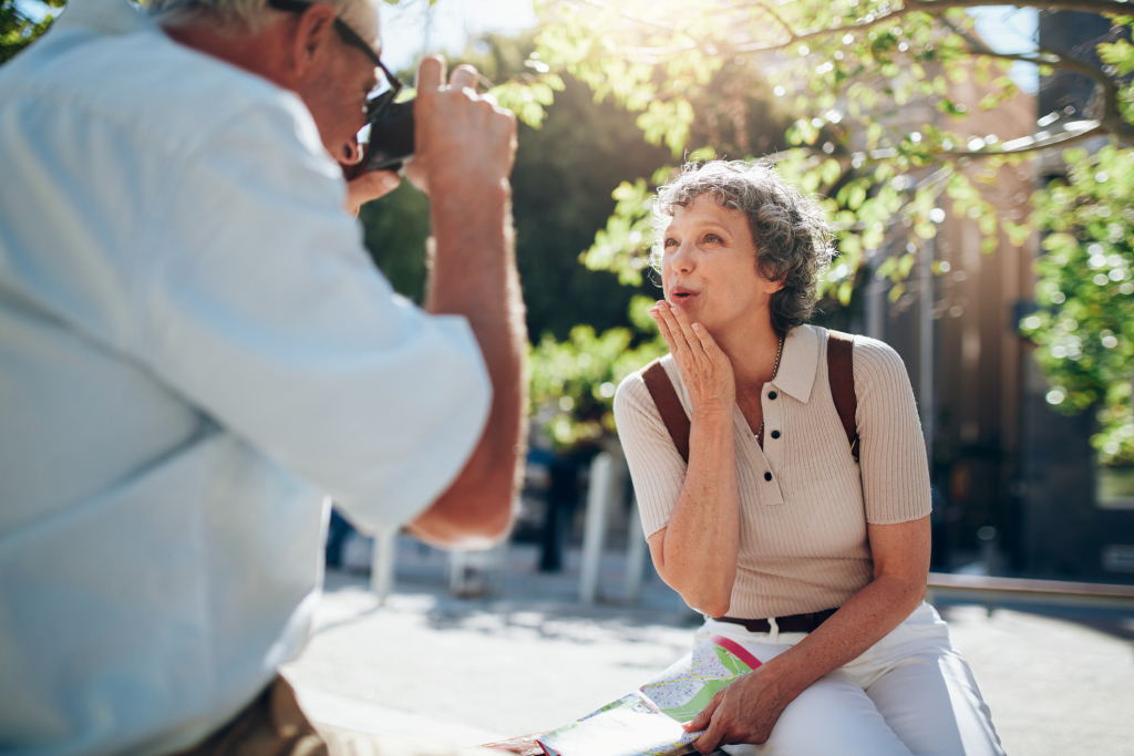 Ein Paar beim Fotografieren Ein Paar beim Fotografieren