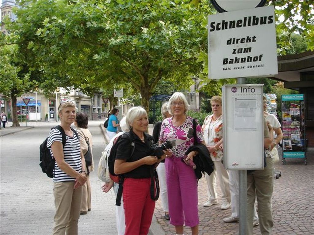 Schnellbus zum Bahnhof Schnellbus zum Bahnhof