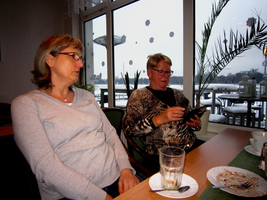 Uschi und Vlasta bei Kaffee und Kuchen Uschi und Vlasta bei Kaffee und Kuchen