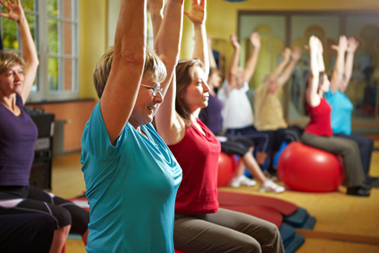 Gymnastik in der Gruppe, © Robert Kneschke - Fotolia.com Gymnastik in der Gruppe, © Robert Kneschke - Fotolia.com
