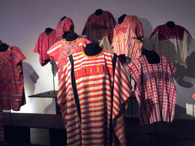 Ponchos handgewebter Stoff Ponchos handgewebter Stoff