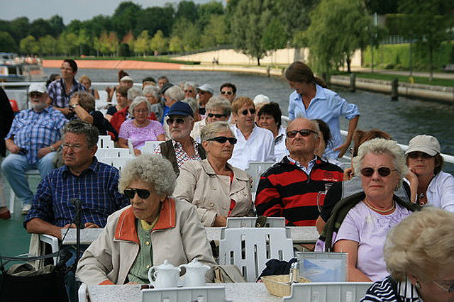 alle suchen Platz auf sonnigem Oberdeck alle suchen Platz auf sonnigem Oberdeck