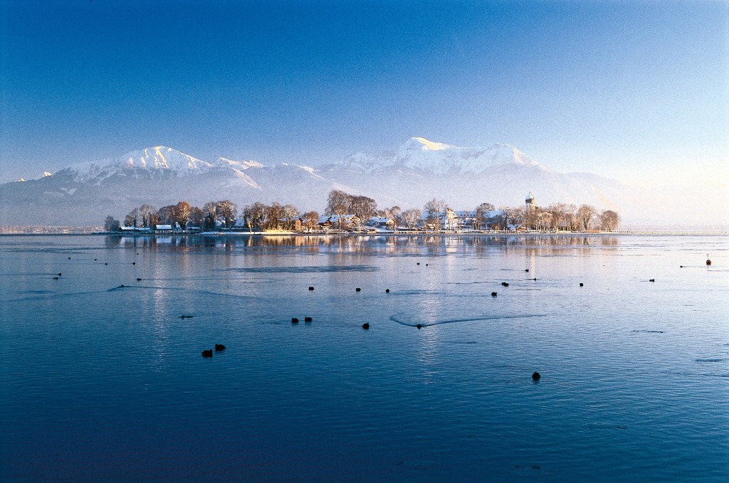 Weihnachtsmarkt auf der Fraueninsel Prien am Chiemsee Weihnachtsmarkt auf der Fraueninsel Prien am Chiemsee