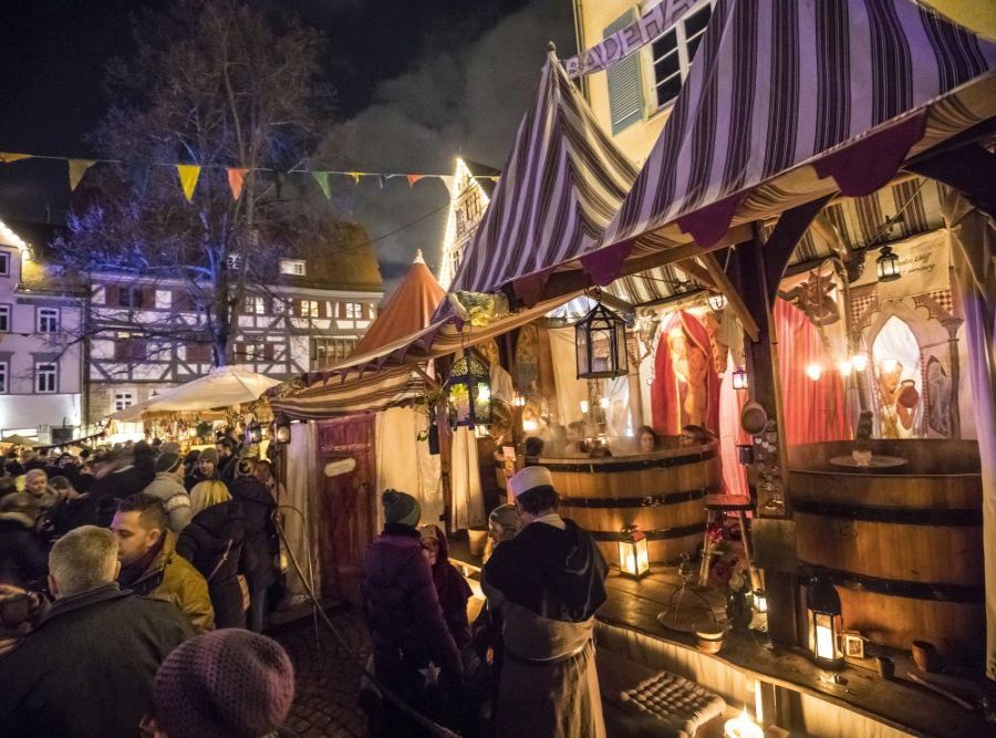Badehaus auf dem Esslinger Mittelalter- und Weihnachtsmarkt Badehaus auf dem Esslinger Mittelalter- und Weihnachtsmarkt