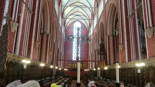 Das Kreuz im Kirchenraum Das Kreuz im Kirchenraum