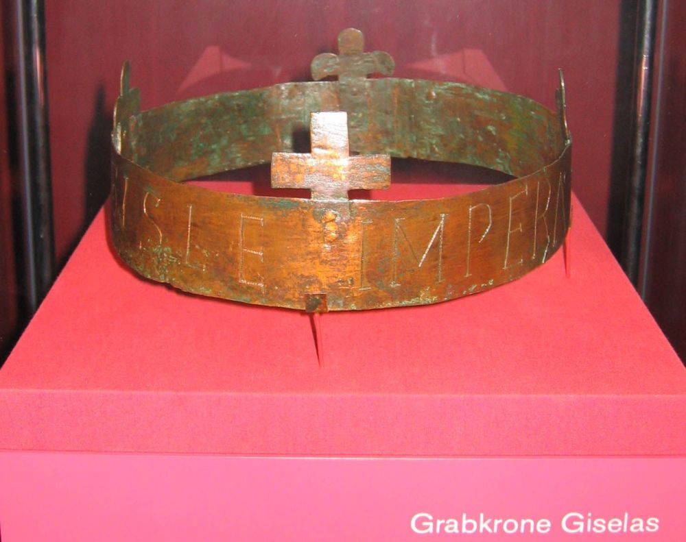 Grabkrone Gisela_wikipedia_gemeinfrei Grabkrone Gisela_wikipedia_gemeinfrei