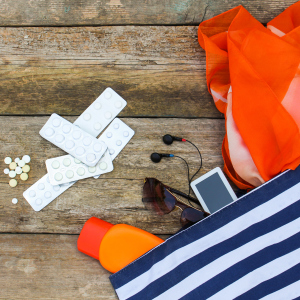 Urlaubsutensilien und Tabletten Urlaubsutensilien und Tabletten