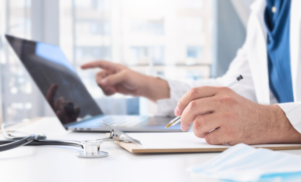 Online-Sprechstunde beim Arzt