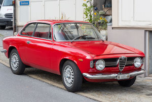 Bild eines roten Alfa Romeo Giulias Bild eines roten Alfa Romeo Giulias