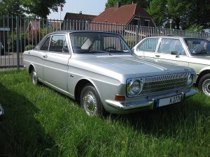 Silberfarbener Ford Taumus 12M Coupe Silberfarbener Ford Taumus 12M Coupe