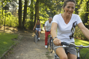 Menschen beim Radfahren Menschen beim Radfahren