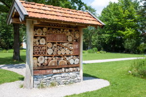 großes Insektenhotel großes Insektenhotel