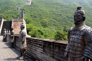 Chinesische Mauer mit Soldaten aus Stein Chinesische Mauer mit Soldaten aus Stein