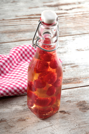 Flasche Himbeeressig Flasche Himbeeressig