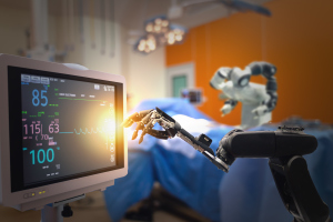 Roboter operiert Patienten Roboter operiert Patienten