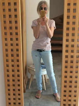 Sexy Rothaarige Verschlingt Eine Blondine Von Kopf Bis Fuß Sexy Rothaarige Verschlingt Eine Blondine Von Kopf Bis Fuß