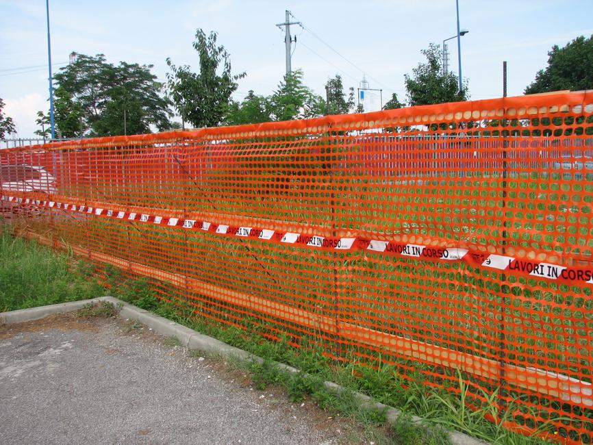 Working Safety fence for building sites with refractive tape