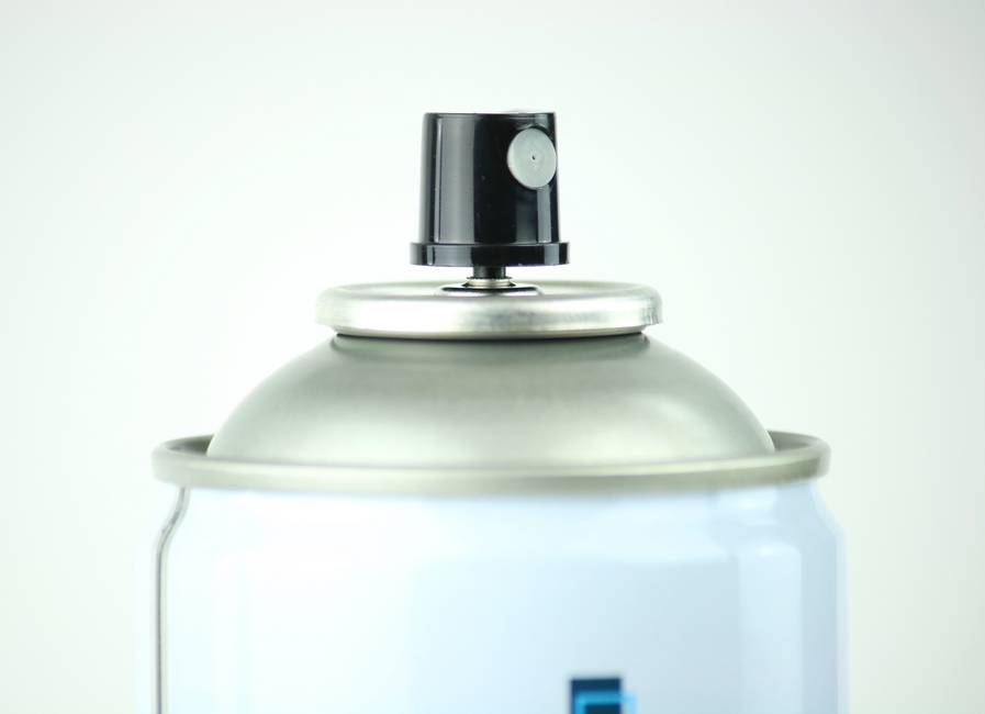 Touch up green spray For small touch-ups in fences