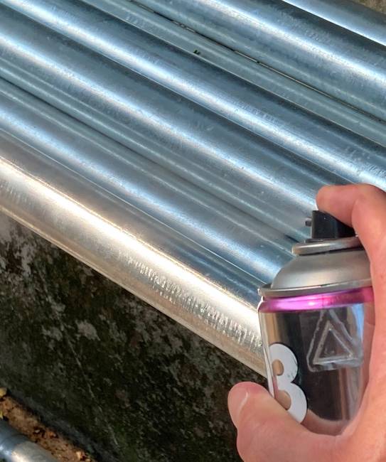 Touch up zinc spray For small touch-ups in fences